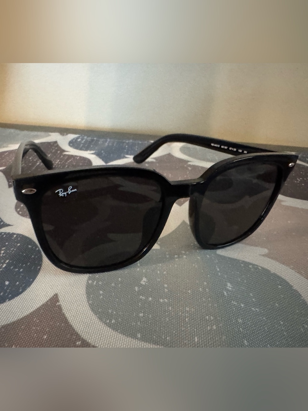 Ray-Ban Black Frame Women’s Sunglasses RB4401D.